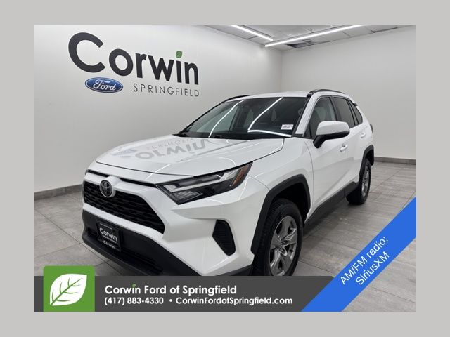 2024 Toyota RAV4 XLE's photo