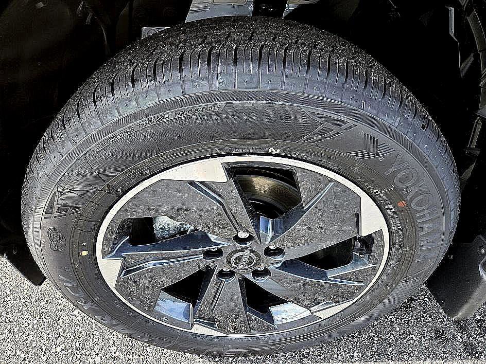 2025 Nissan Rogue SV photo 13