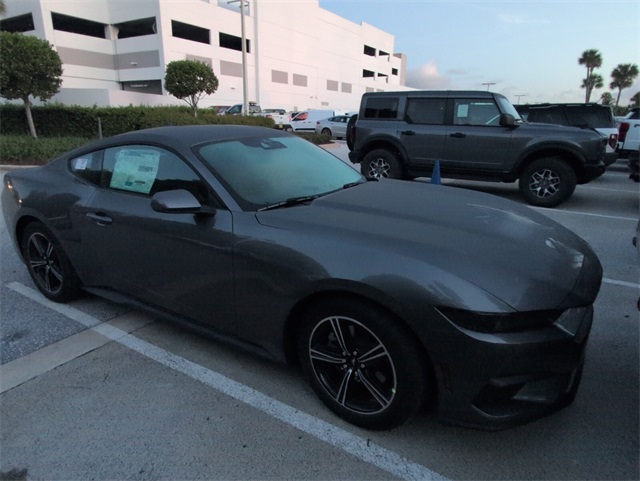 2025 Ford Mustang EcoBoost photo 2