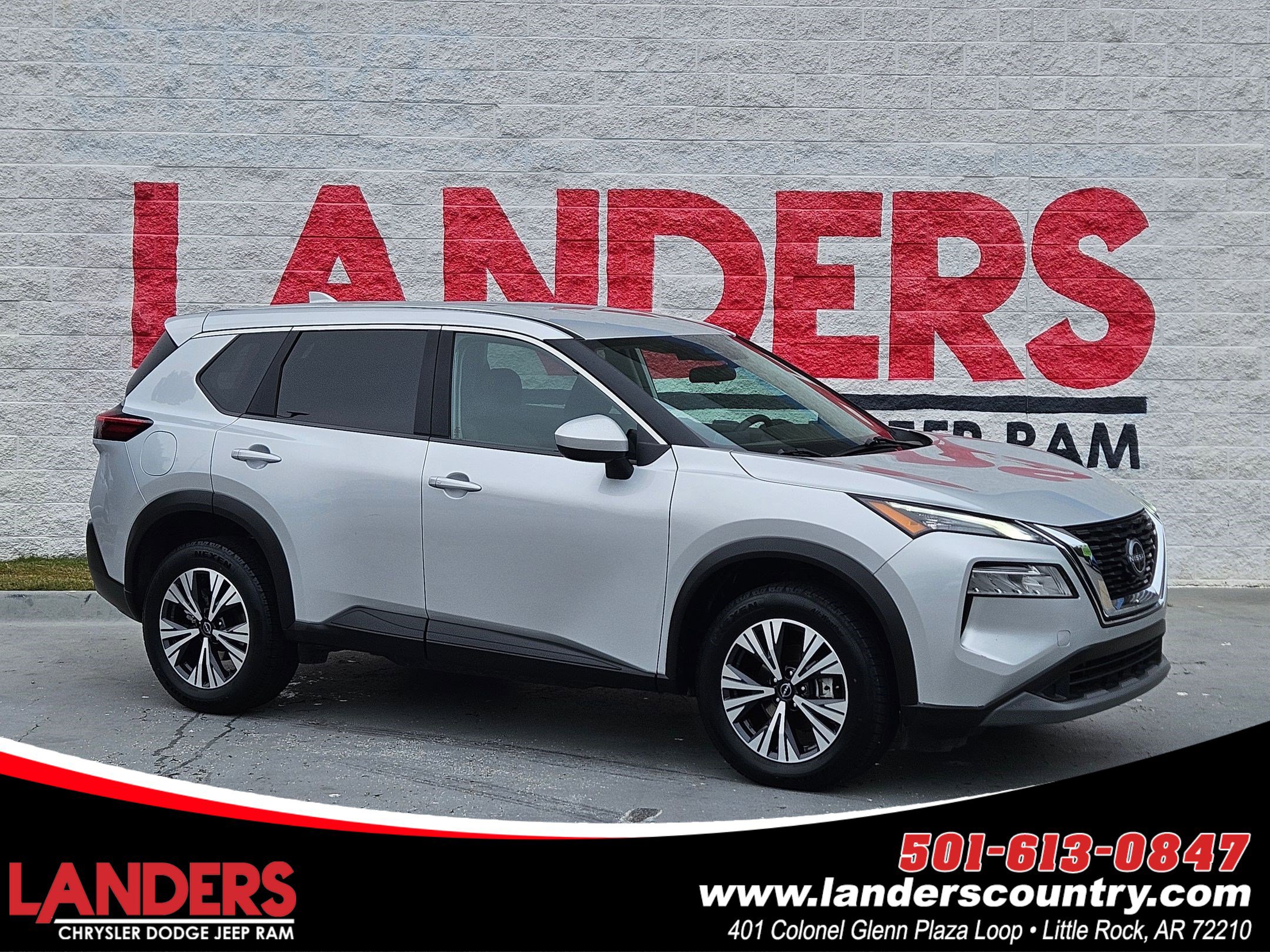 2023 Nissan Rogue SV's photo