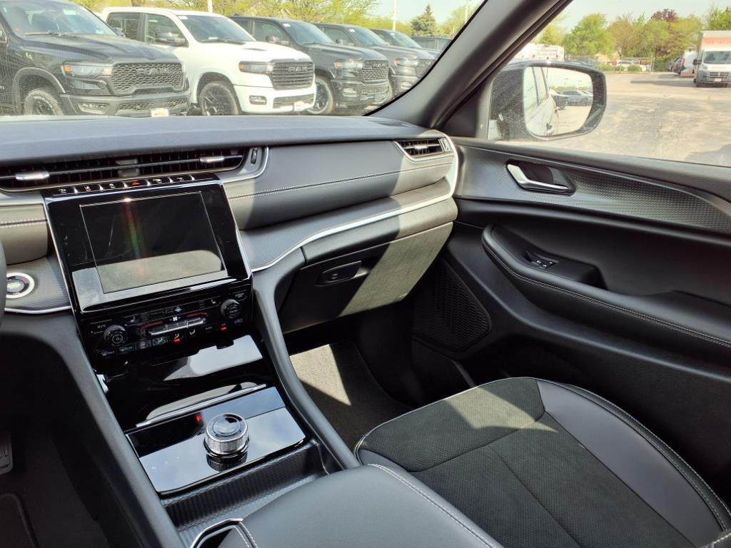 2025 Jeep Grand Cherokee Altitude X photo 15