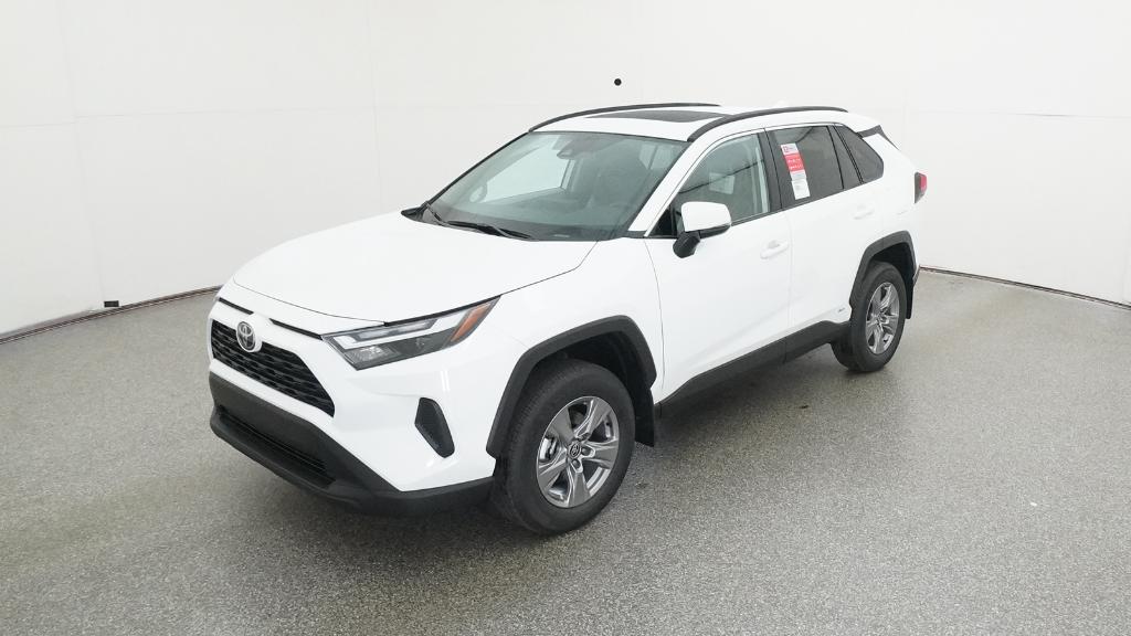 2025 Toyota RAV4 XLE's photo