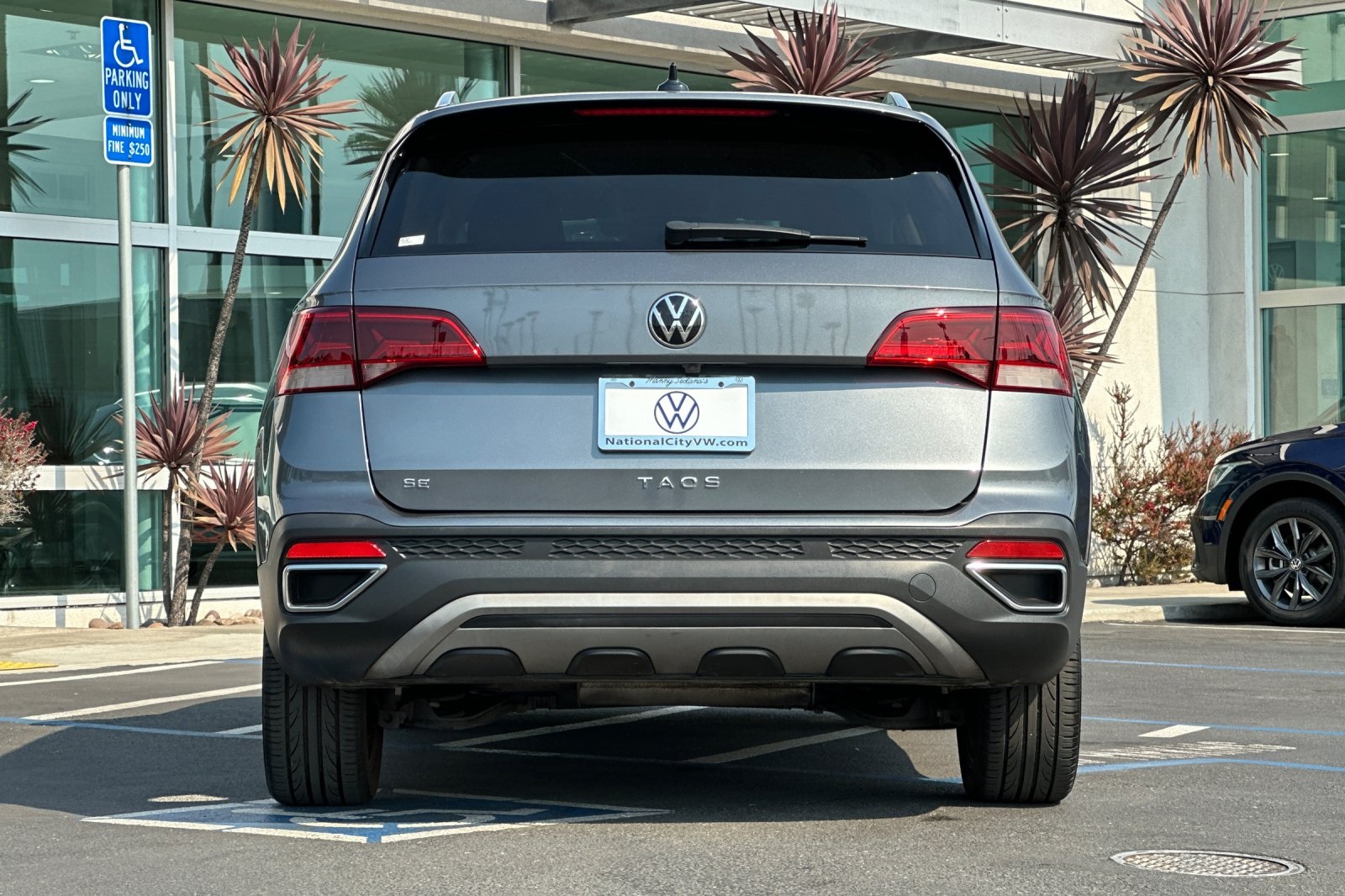 2022 Volkswagen Taos SE photo 4