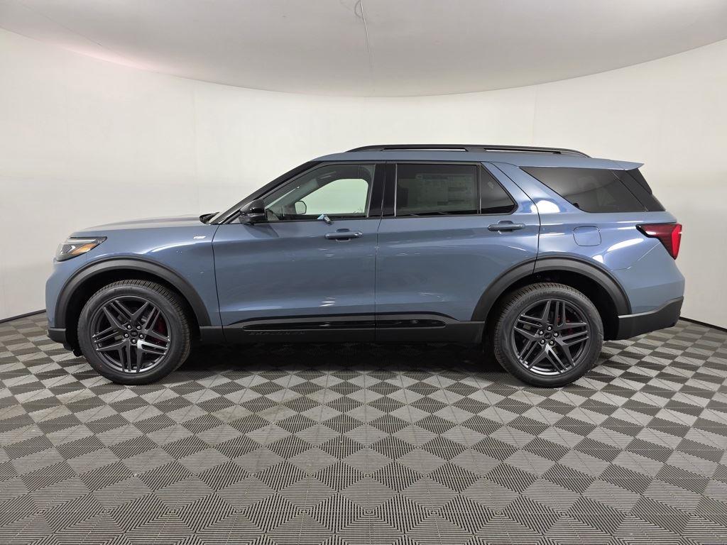 2025 Ford Explorer ST-Line photo 2