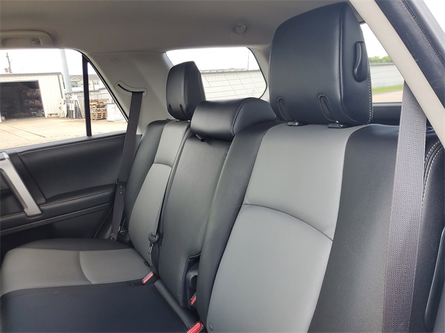 2017 Toyota 4Runner SR5 Premium photo 9