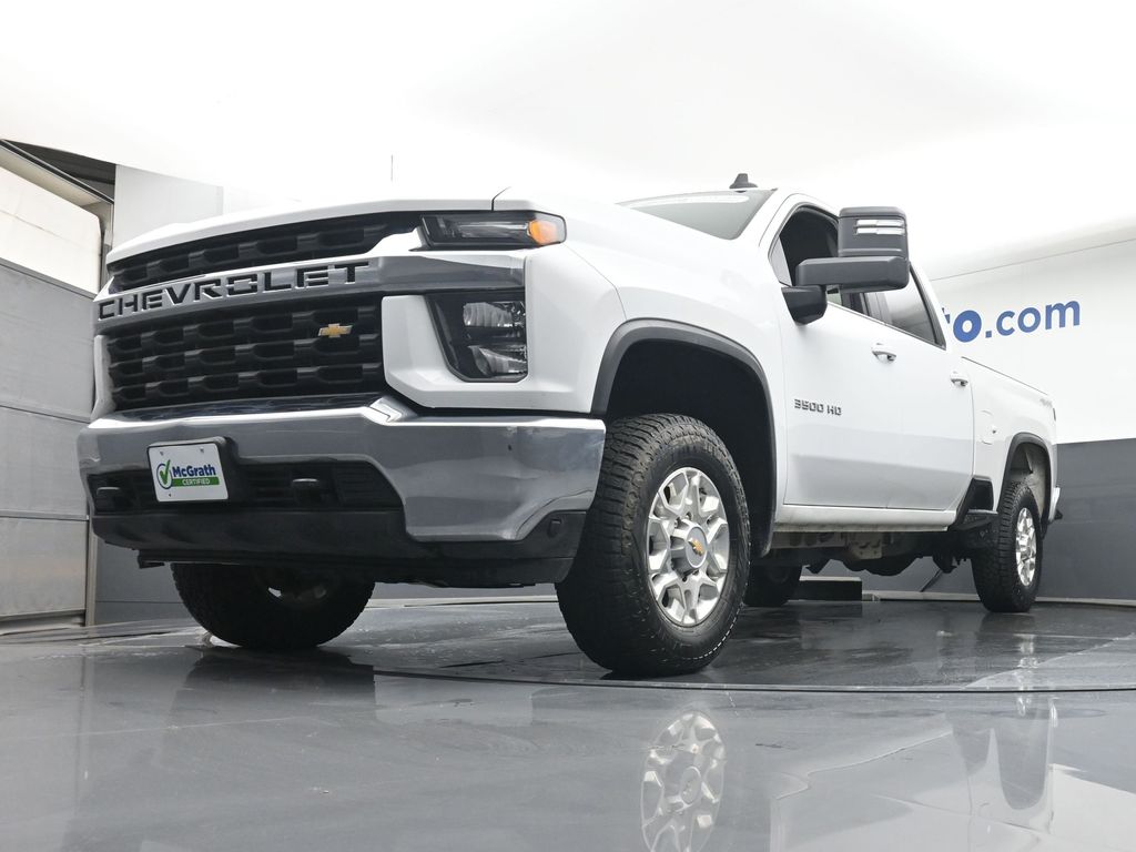 2023 Chevrolet Silverado 3500HD LT photo 4