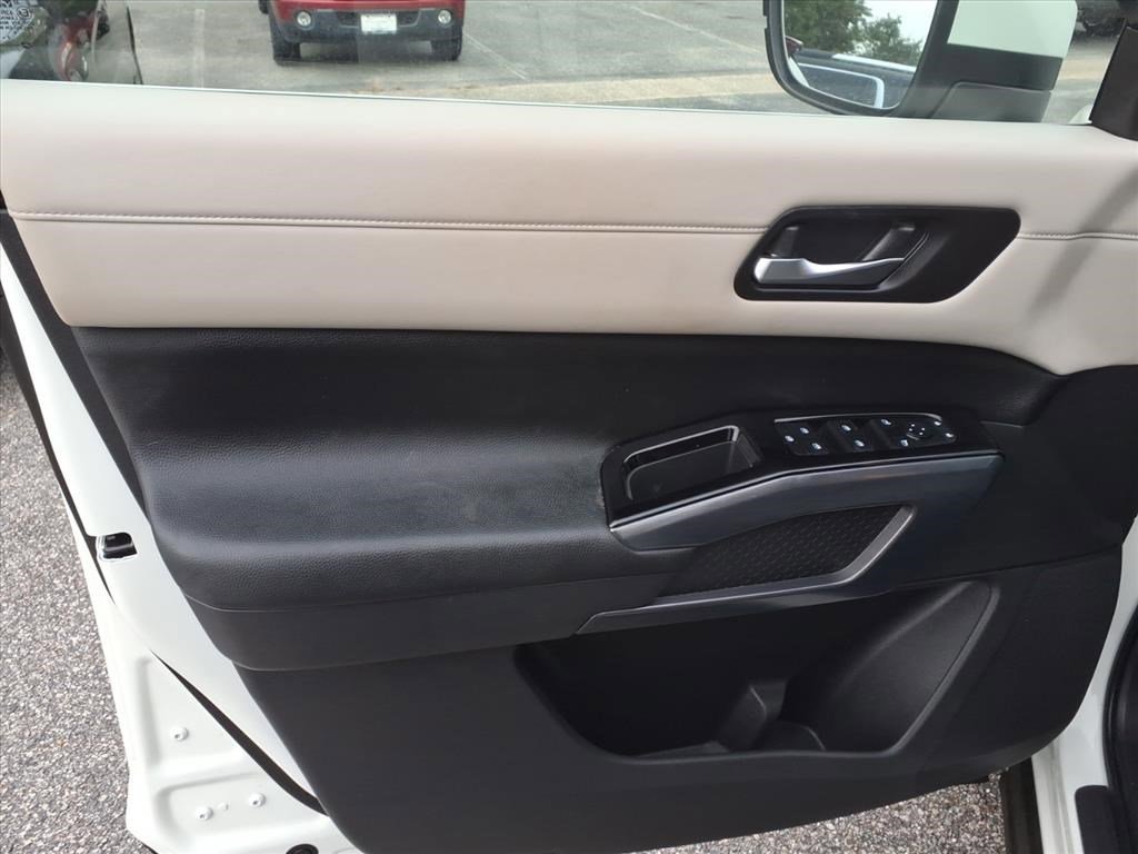 2023 Nissan Pathfinder SL photo 13