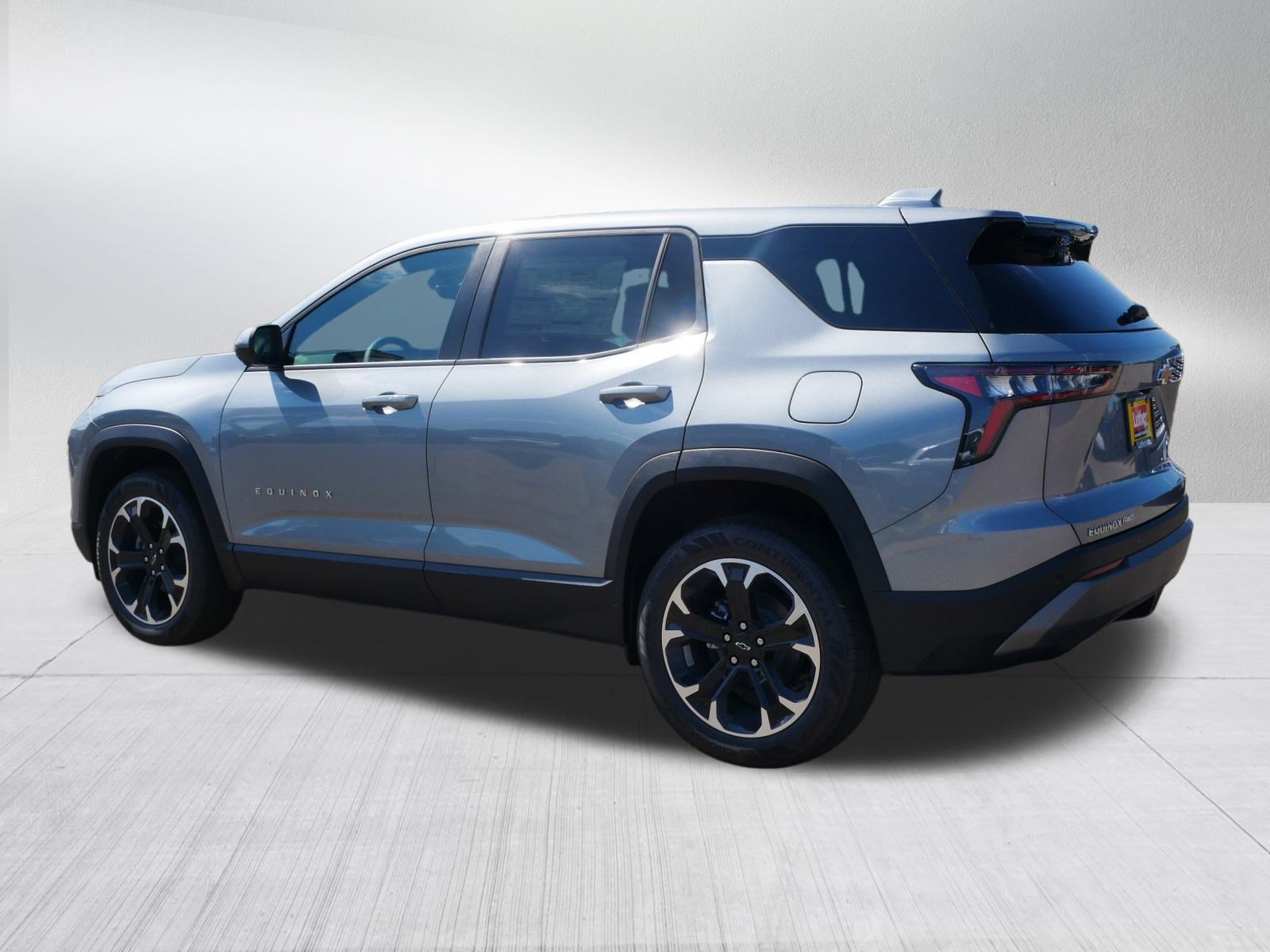 2026 Chevrolet Equinox LT photo 2