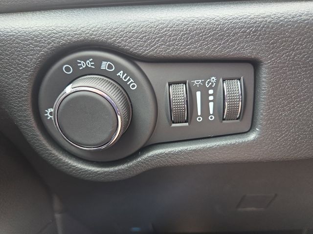 2026 Chrysler Voyager LX photo 21