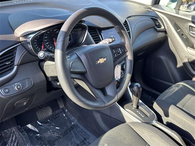 2020 Chevrolet Trax LS photo 2