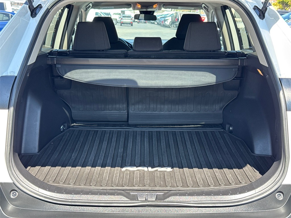 2021 Toyota RAV4 Hybrid LE photo 10