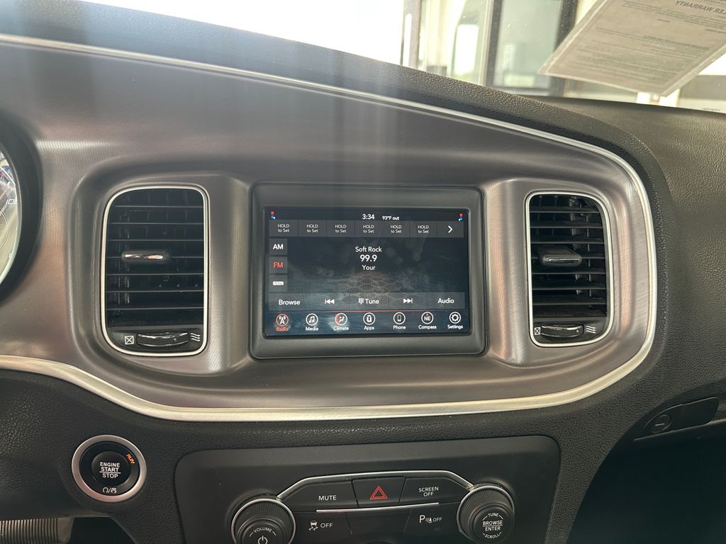 2022 Dodge Charger SXT photo 11