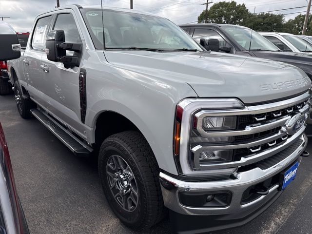 2026 Ford F-250 Lariat photo 2