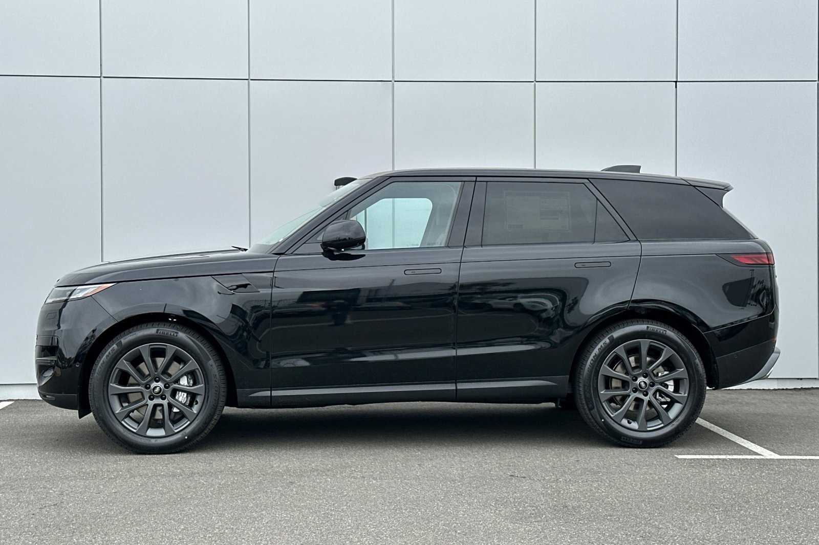 2025 Land Rover Range Rover Sport P360 S photo 16