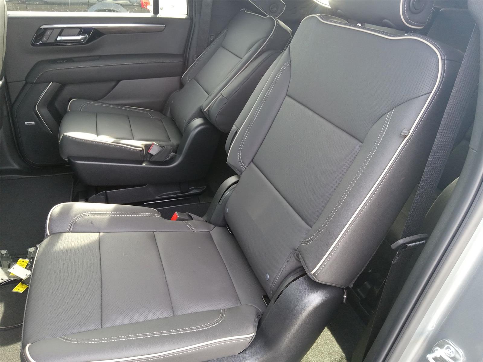 2025 Chevrolet Suburban Premier photo 10