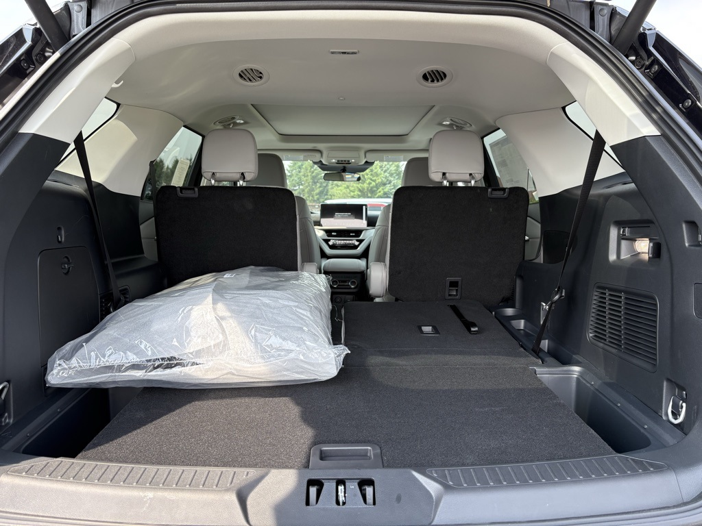 2025 Ford Explorer photo 32