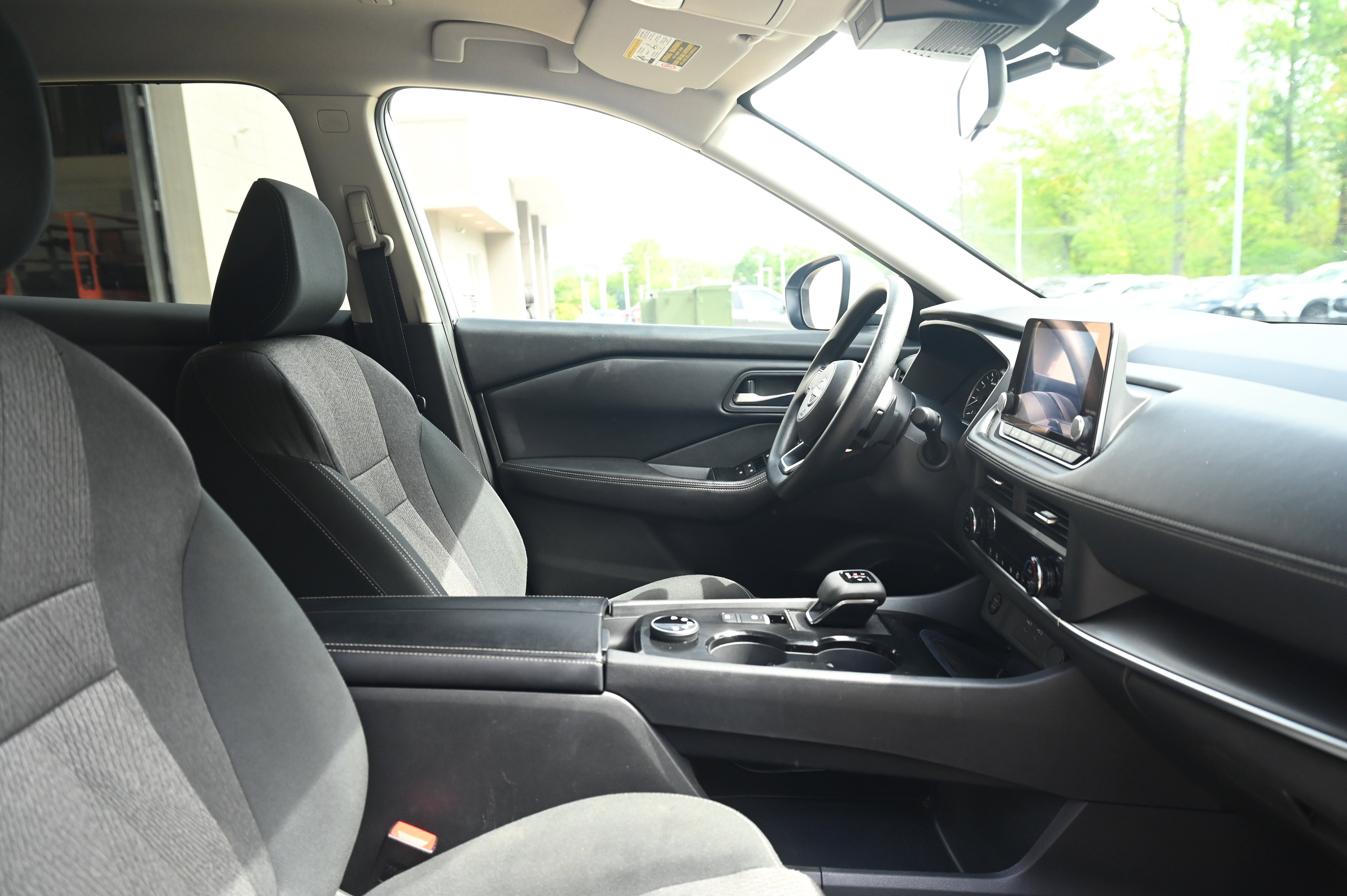 2024 Nissan Rogue SV photo 18