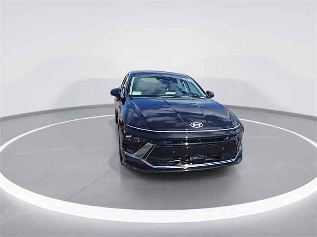 2025 Hyundai Sonata Hybrid Limited photo 3