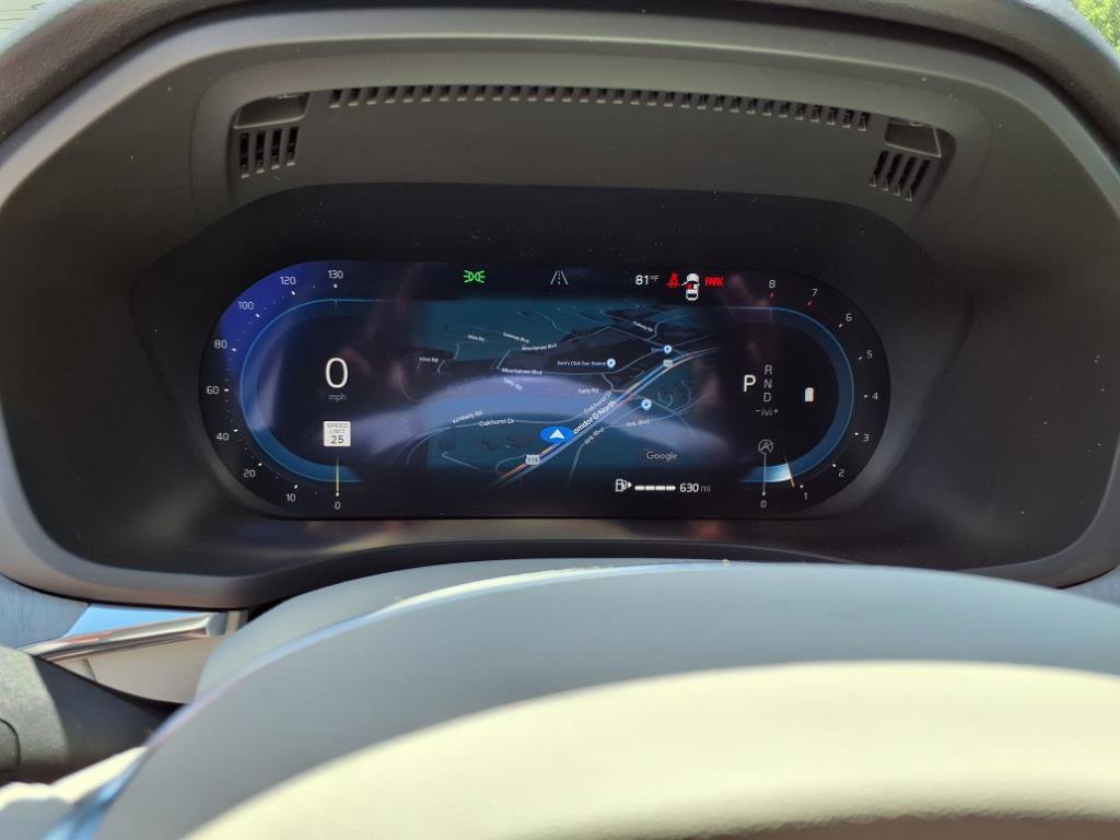 2025 Volvo XC60 Plus photo 17