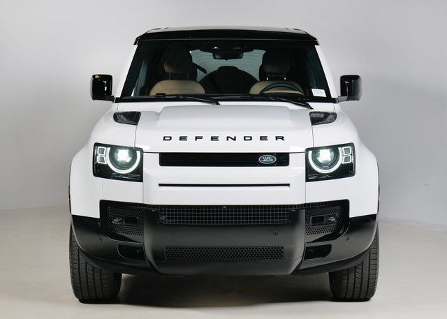 2025 Land Rover Defender 110 V8 photo 8