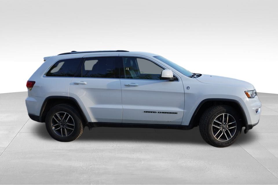 2020 Jeep Grand Cherokee Laredo North Edition photo 2