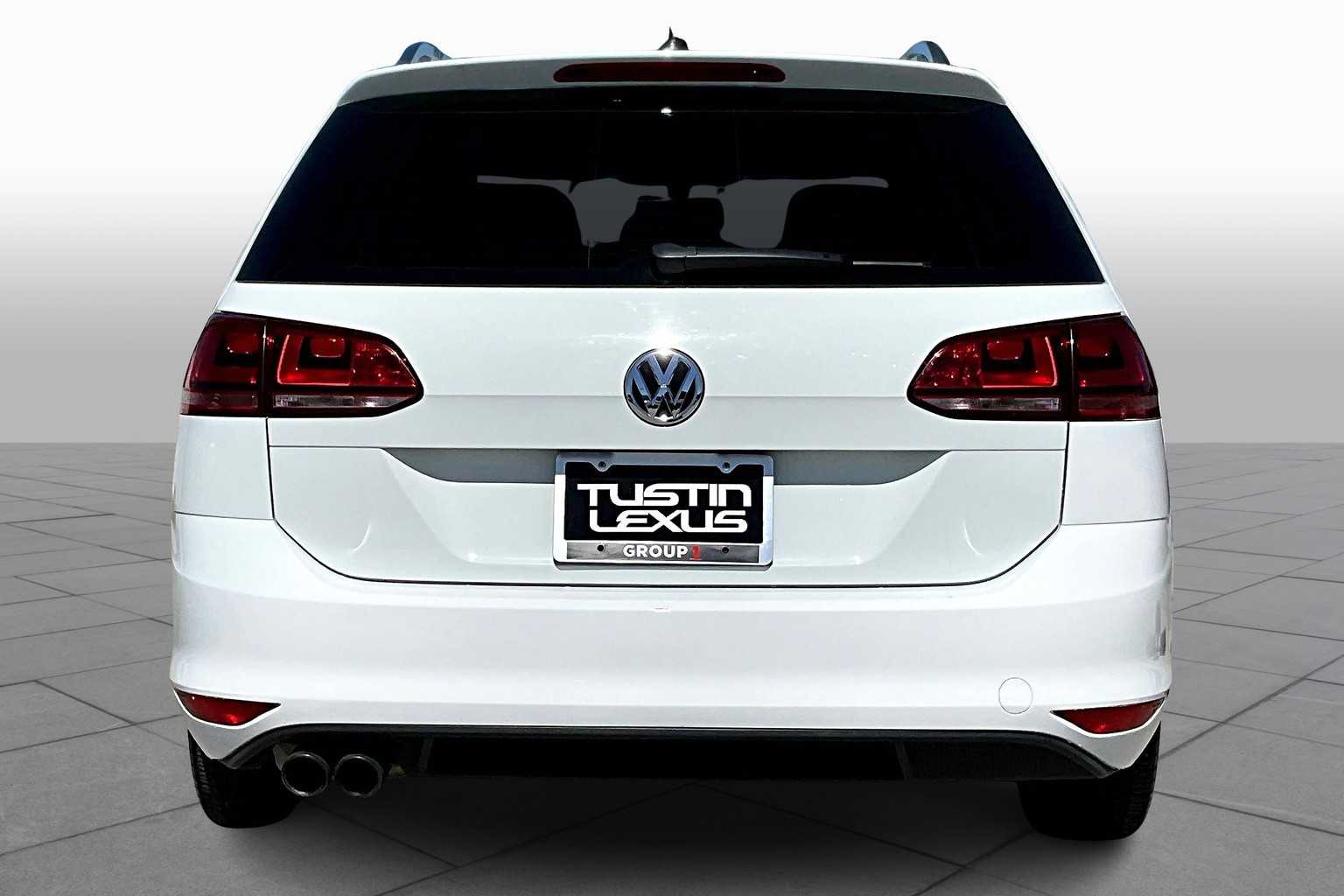 2017 Volkswagen Golf SportWagen SEL photo 4