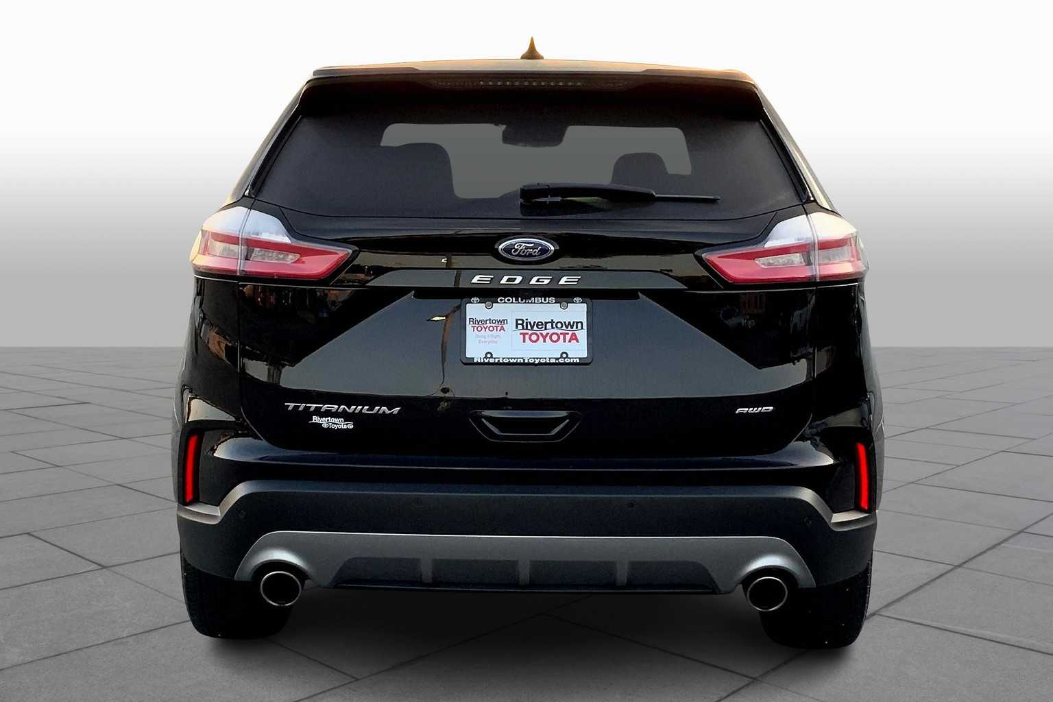 2023 Ford Edge Titanium photo 4
