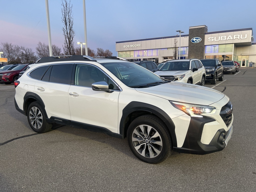 2025 Subaru Outback Touring's photo