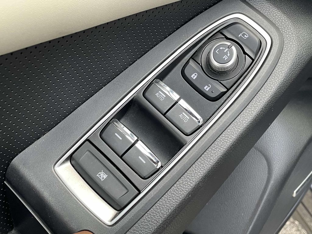 2022 Subaru Ascent Touring photo 4