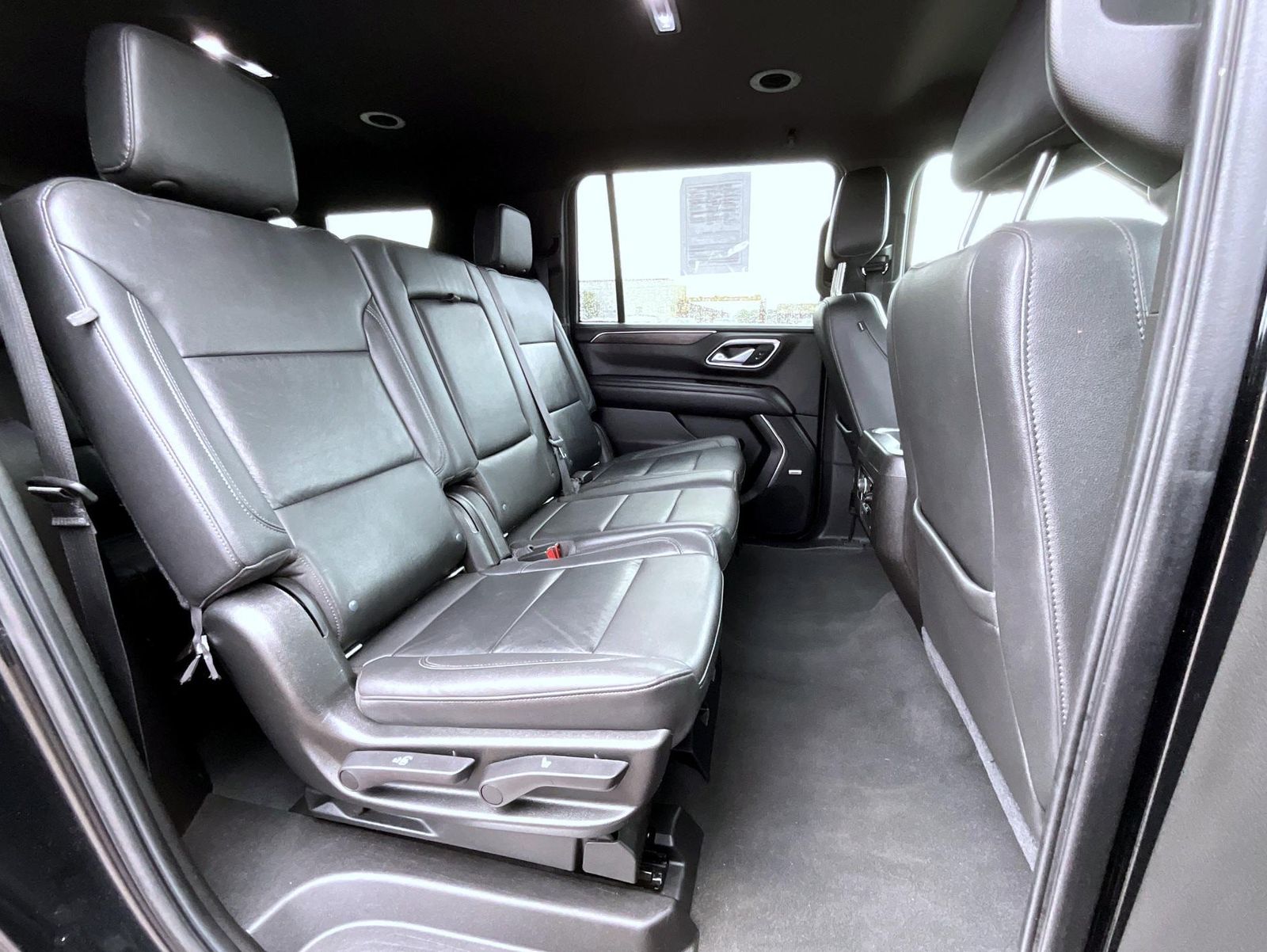 2021 Chevrolet Suburban LT photo 17