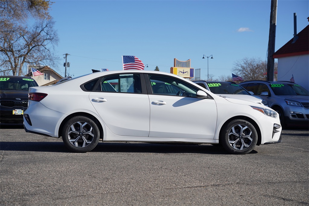 2019 Kia Forte LXS photo 2
