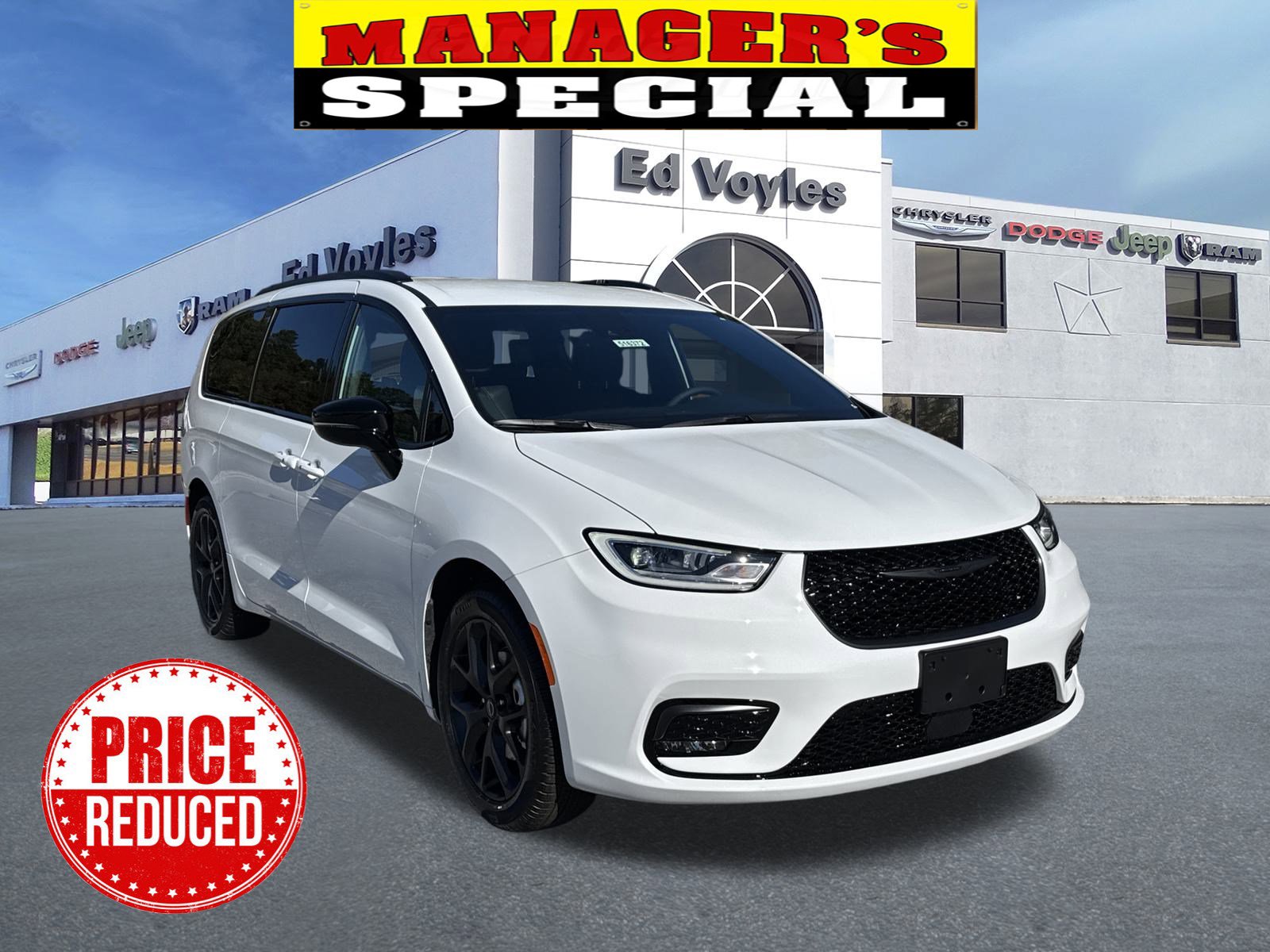 2026 Chrysler Pacifica Select's photo