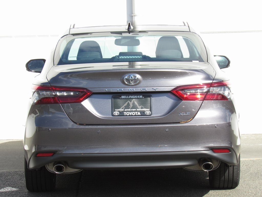 2022 Toyota Camry XLE photo 3