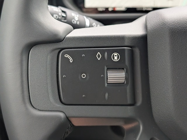 2025 Land Rover Defender 110 X-Dynamic SE photo 23