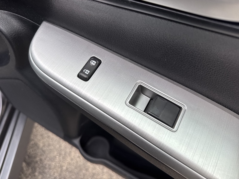 2014 Toyota Camry SE photo 36