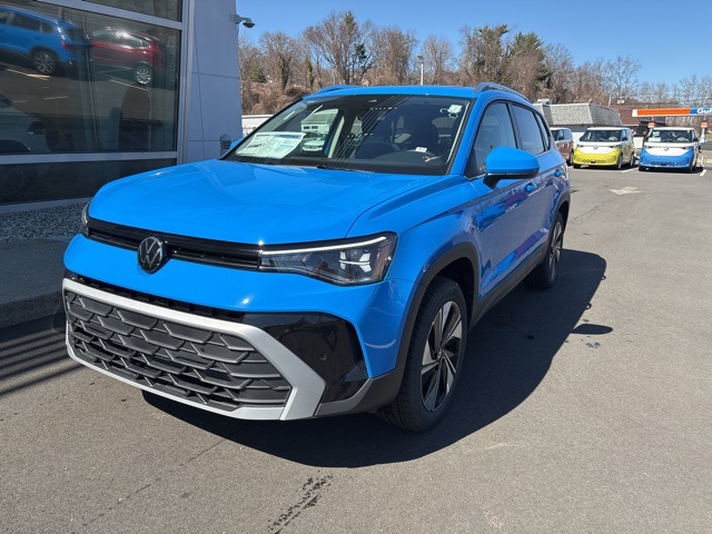 2025 Volkswagen Taos SE photo 2