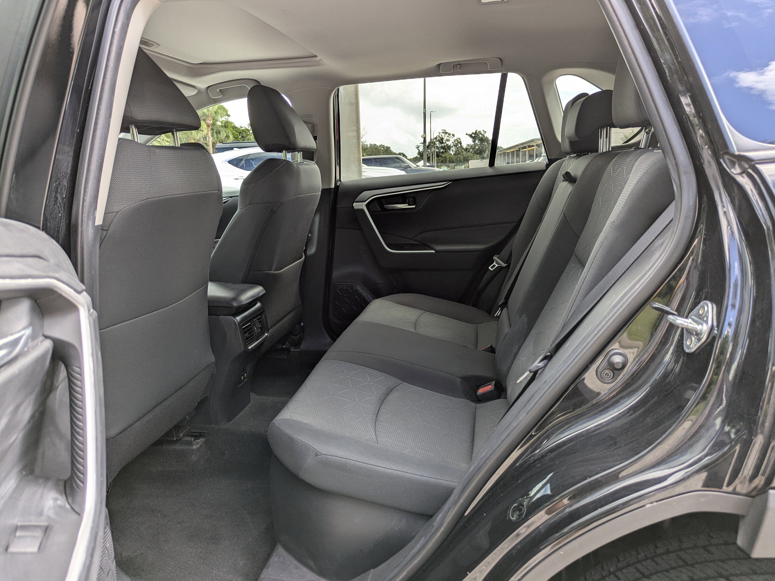 2021 Toyota RAV4 Hybrid XLE photo 8