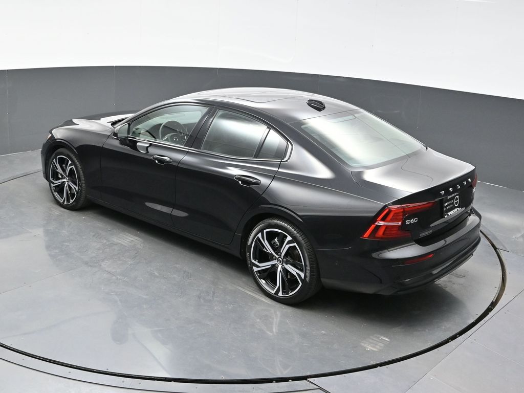 2024 Volvo S60 B5 Plus photo 30
