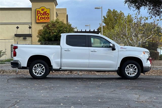 2025 Chevrolet Silverado 1500 LT photo 3