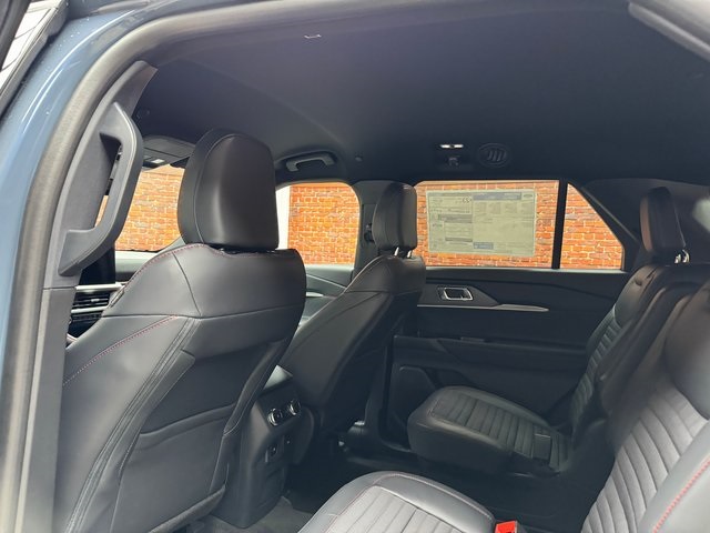 2025 Ford Explorer ST-Line photo 24