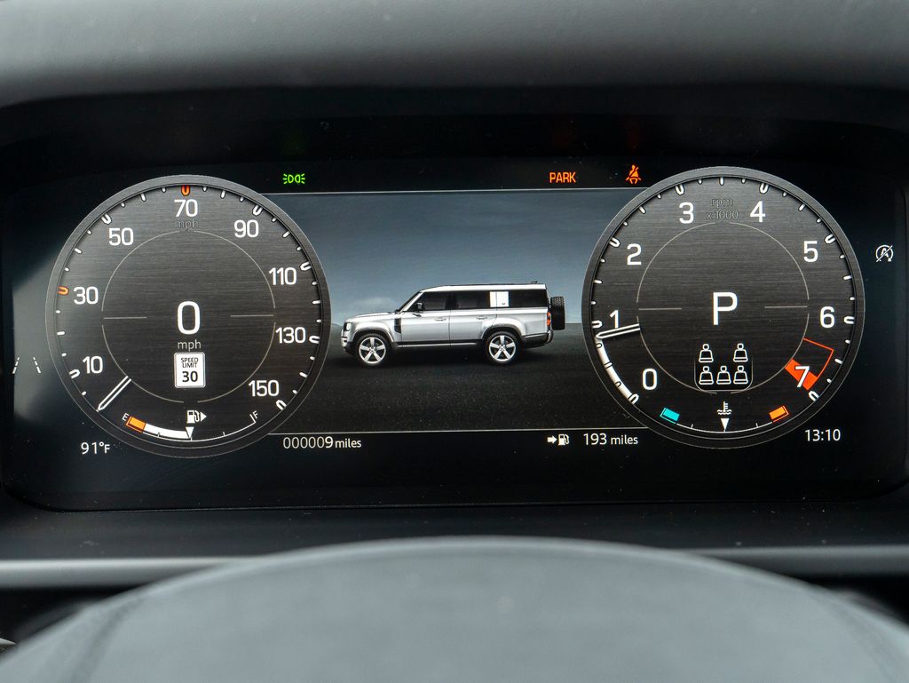2025 Land Rover Defender 130 V8 photo 13