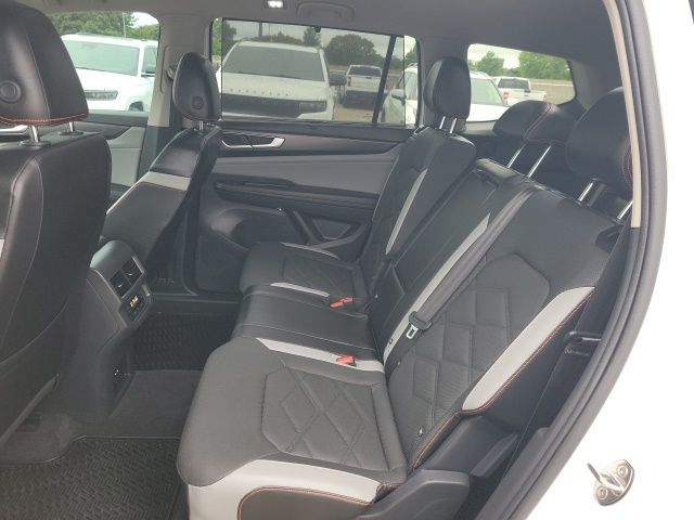 2024 Volkswagen Atlas Peak Edition SE Technology photo 15