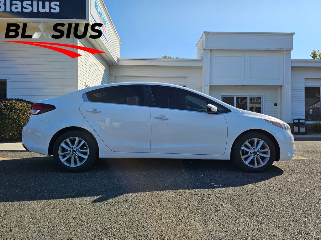 2017 Kia Forte S photo 4