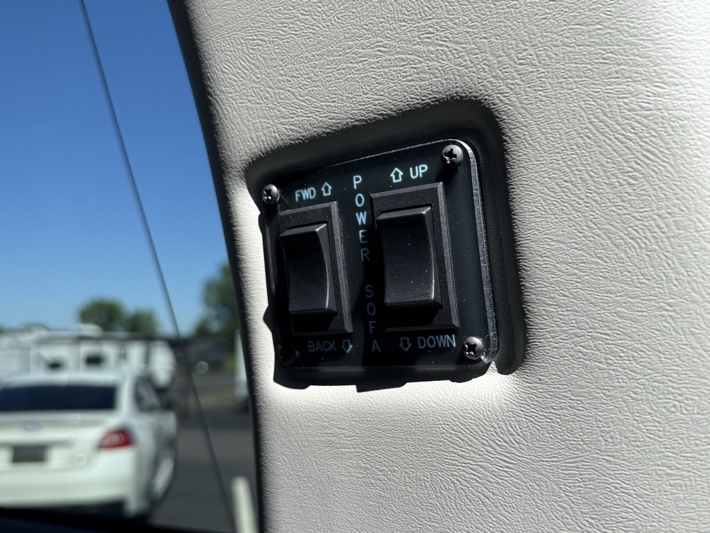 2019 Gmc Savana photo 2