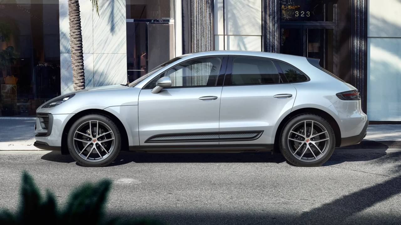2025 Porsche Macan T photo 2