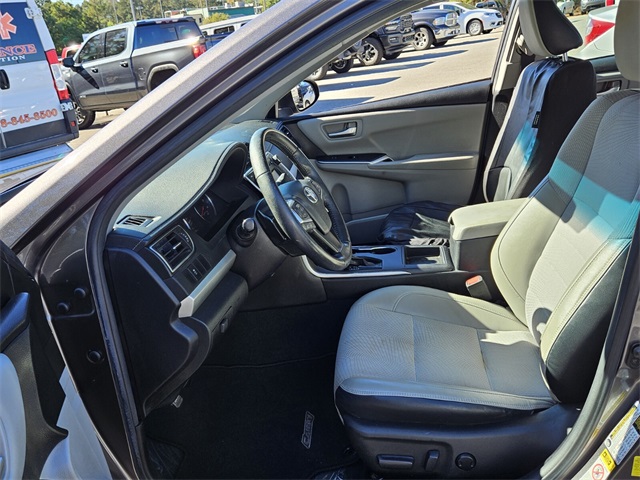 2016 Toyota Camry SE photo 4