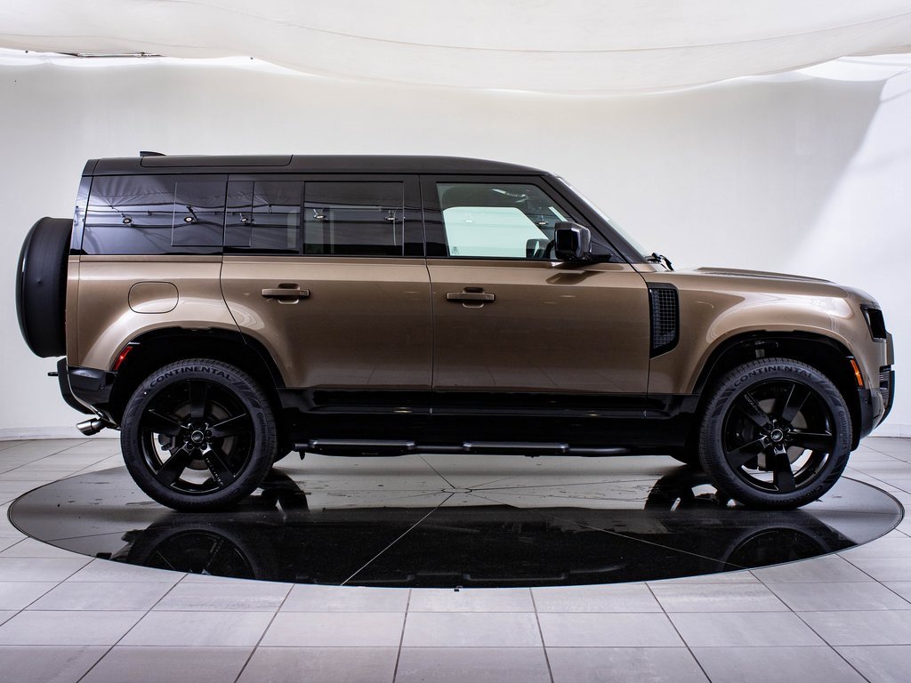 2025 Land Rover Defender 110 X-Dynamic SE photo 10
