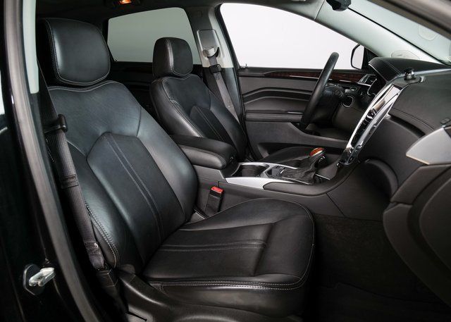 2016 Cadillac SRX Luxury photo 2