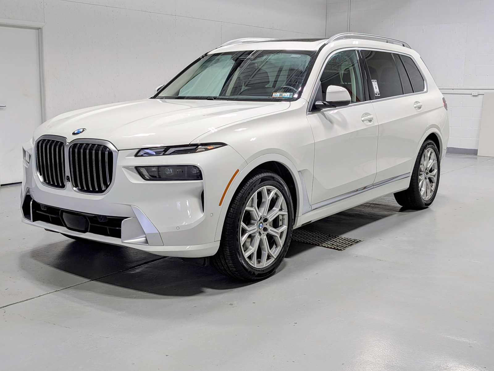 2023 BMW X7 40i's photo