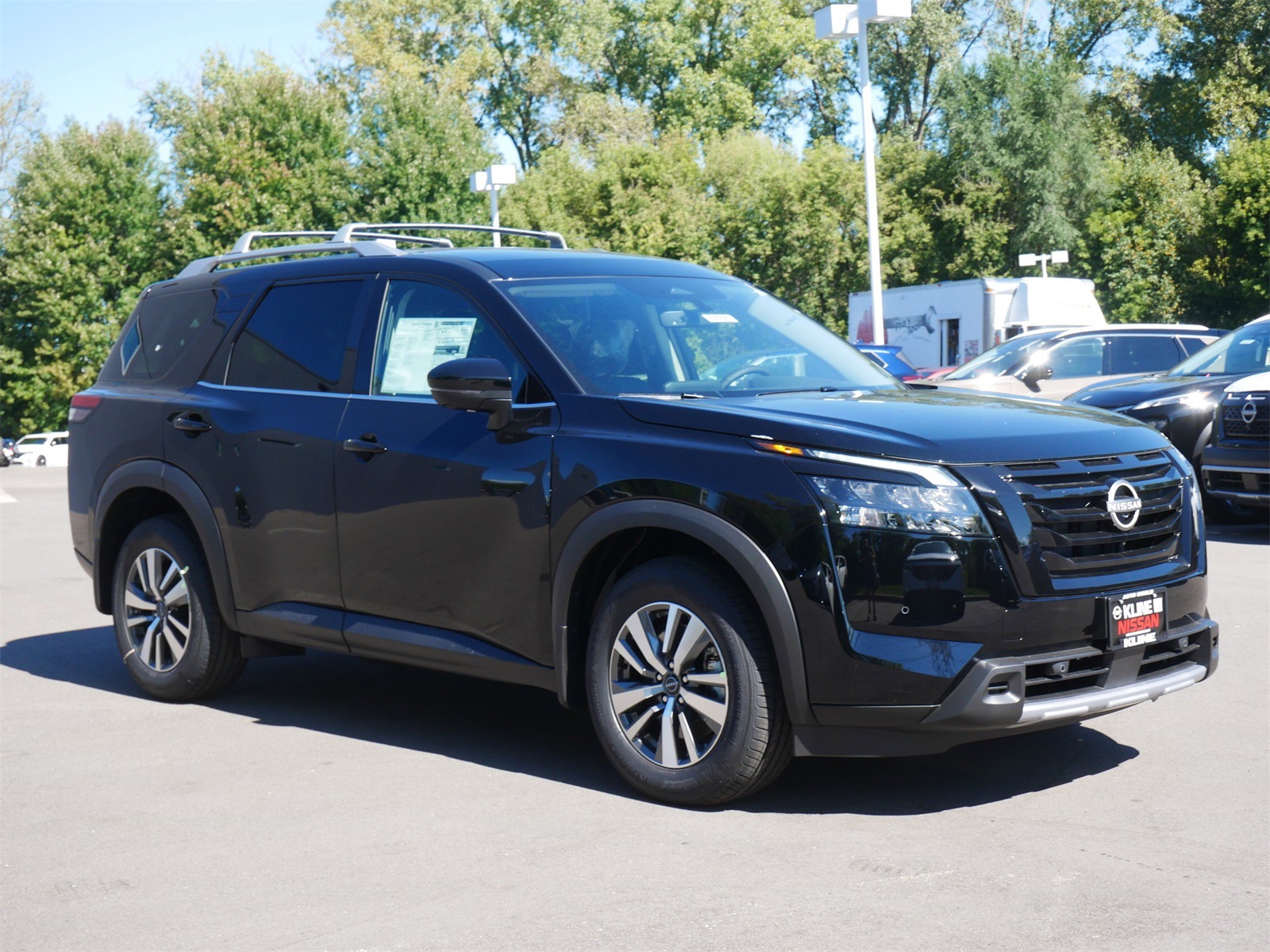 2025 Nissan Pathfinder SL photo 11